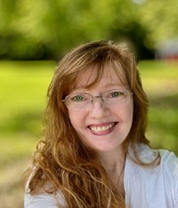 Lynn, the designer behind Joyful Ink